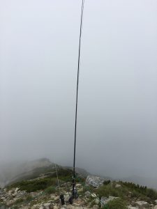 木曽駒ヶ岳山頂にて10mFMエンドフェッド設置